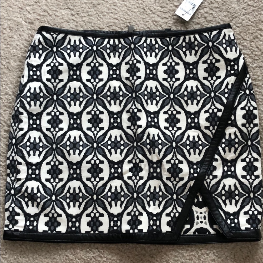 NWT express size 8 skirt